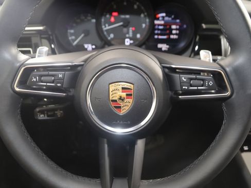 Used 2025 Porsche Macan image 46