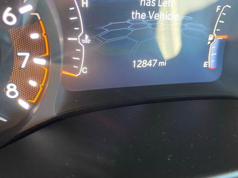 Used 2023 Jeep Compass Limited w/ Sun and Sound Group image 5