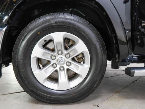 Used 2019 RAM 1500 Laramie AWD/4WD image 29