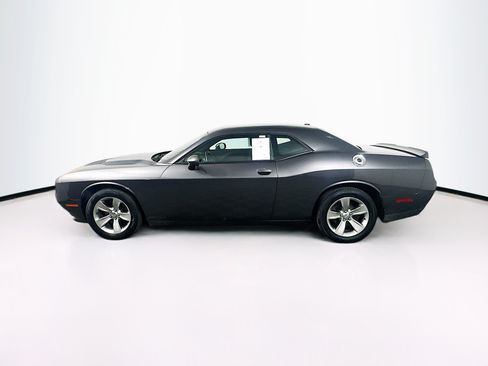 Used 2020 Dodge Challenger SXT RWD image 4