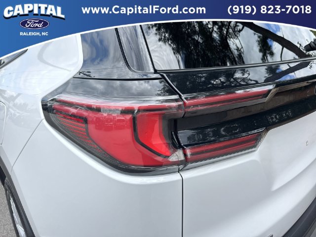 Used 2026 GMC Acadia Elevation w/ Elevation Premium Package FWD image 15