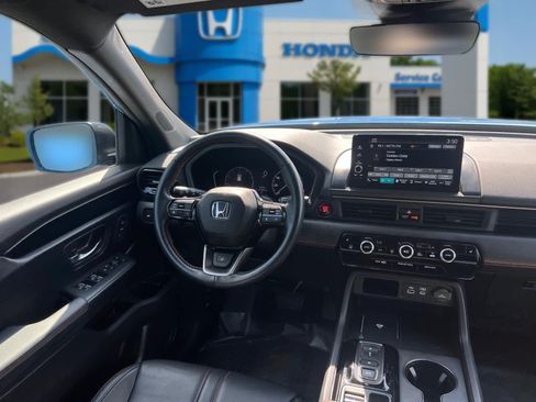 Used 2025 Honda Pilot TrailSport image 32