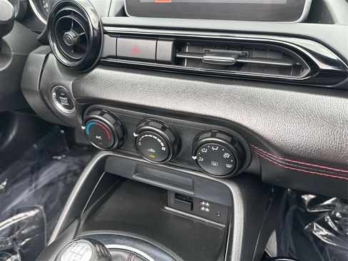Used 2016 MAZDA MX-5 Miata Club image 27