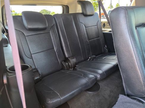 Used 2015 Chevrolet Suburban LS RWD image 22
