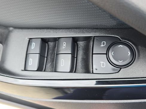 Used 2025 Chevrolet Equinox LT FWD image 28