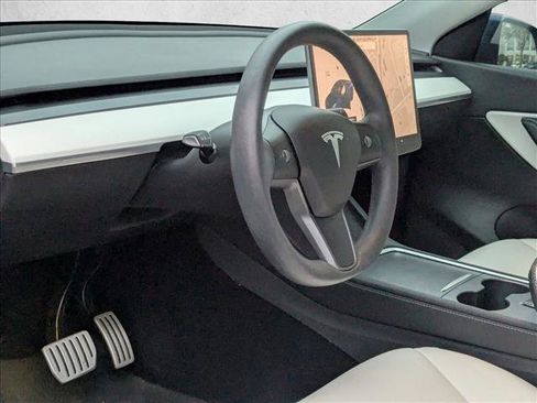 Used 2021 Tesla Model Y Performance image 2