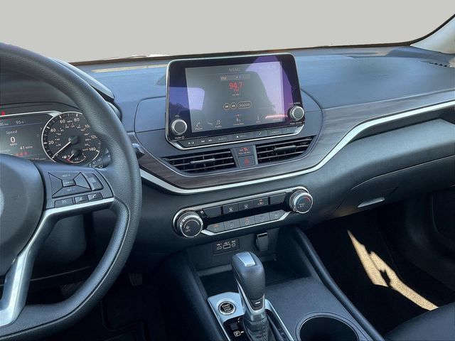 Used 2025 Nissan Altima 2.5 SV FWD image 11