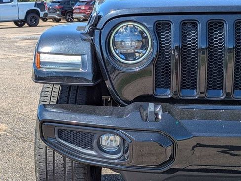 Used 2023 Jeep Wrangler Unlimited Sahara AWD/4WD image 9