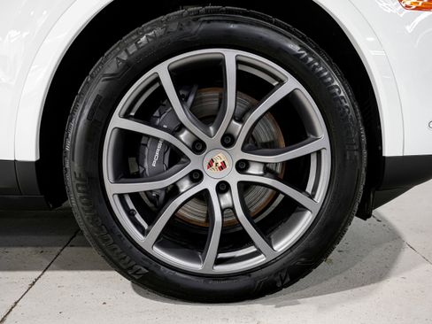 Used 2024 Porsche Cayenne w/ Premium Package Plus image 55