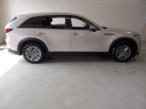 Used 2025 MAZDA CX-90 3.3 Turbo w/ Preferred Package AWD/4WD image 2