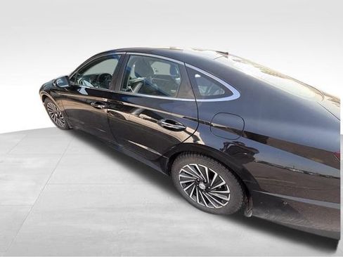 Used 2022 Hyundai Sonata Limited w/ Winter Weather Package FWD image 5