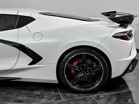 Used 2021 Chevrolet Corvette Stingray Coupe w/ Z51 Performance Package image 8