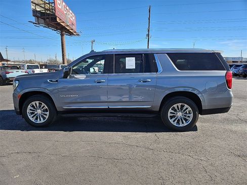 Used 2022 GMC Yukon XL SLT image 3