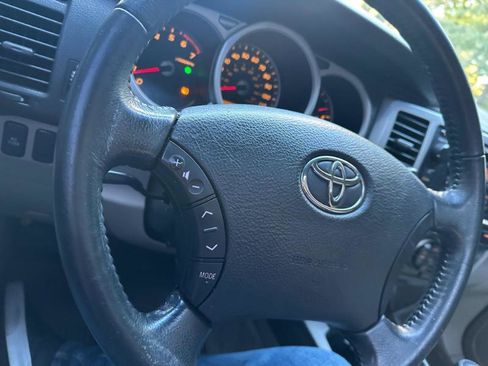 Used 2005 Toyota 4Runner Limited image 26