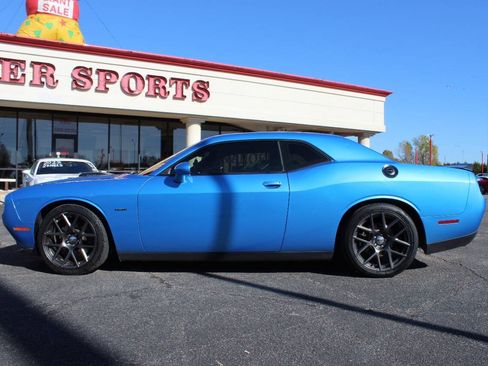 Used 2016 Dodge Challenger R/T RWD image 6