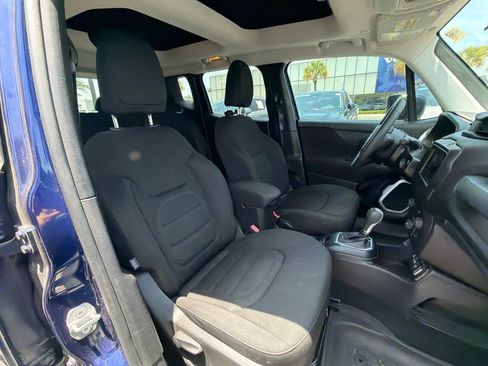 Used 2018 Jeep Renegade Latitude FWD image 21