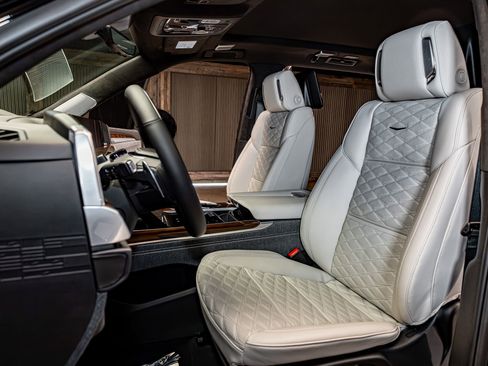 Used 2026 Cadillac Escalade Platinum Sport w/ LPO, ONYX Package image 21