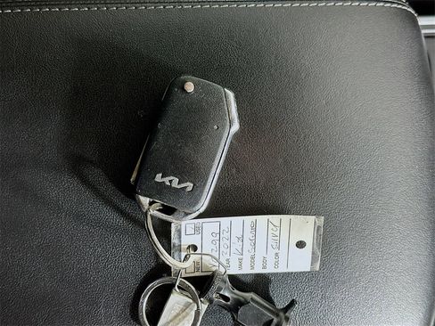 Used 2022 Kia Sorento LX image 34