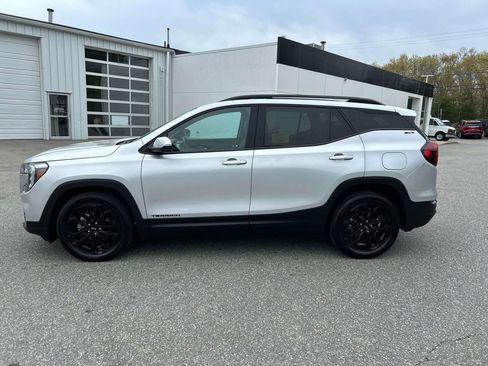 Used 2022 GMC Terrain SLT w/ Infotainment Package II AWD/4WD image 6