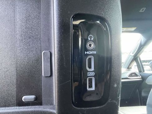 Used 2018 Chrysler Pacifica Touring-L Plus w/ Advanced Safetytec Group FWD image 14