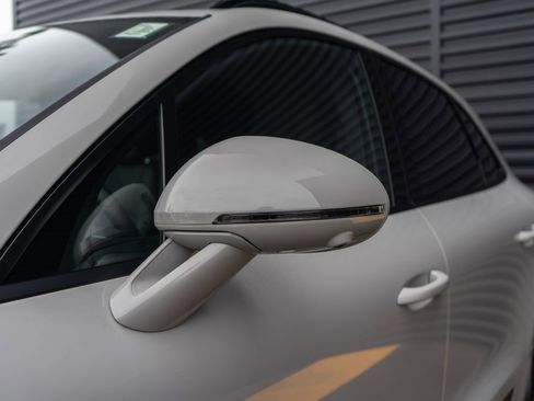 New 2026 Porsche Macan AWD/4WD image 15