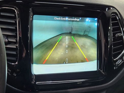 Used 2019 Jeep Compass Limited w/ Safety & Security Group image 30