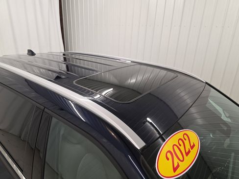 Used 2022 Toyota Highlander XLE image 4