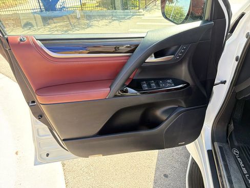 Used 2019 Lexus LX 570 4WD w/ Luxury Package image 21
