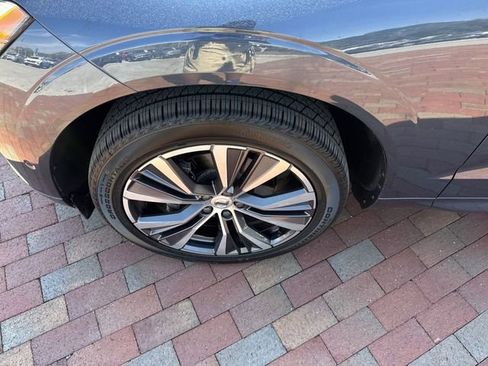 Used 2022 Volvo XC60 B5 Momentum w/ Advanced Package image 10