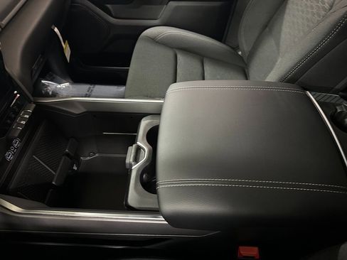 New 2026 RAM 1500 4x4 Crew Cab image 33