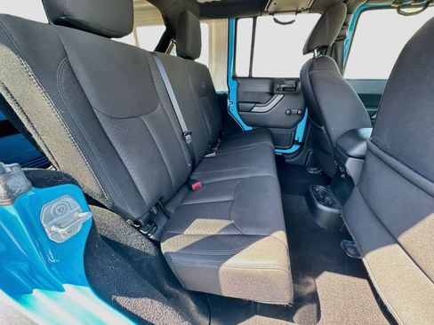 Used 2018 Jeep Wrangler Unlimited Sport w/ Connectivity Group AWD/4WD image 28