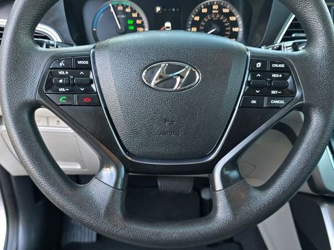 Used 2016 Hyundai Sonata SE FWD image 14