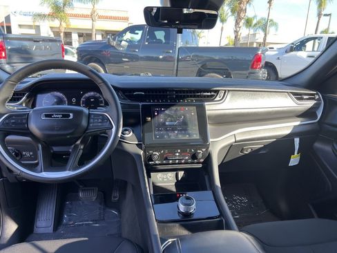 Used 2025 Jeep Grand Cherokee L Laredo w/ Luxury Tech Group I image 23