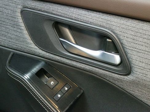 Used 2021 Nissan Rogue SV image 9