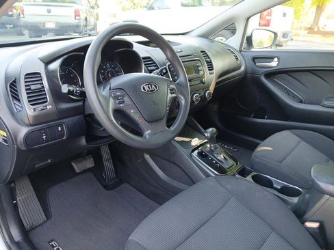 Used 2017 Kia Forte LX image 18