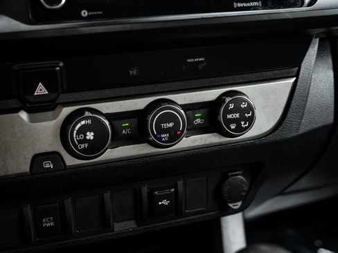Used 2020 Toyota Tacoma SR w/ SR Convenience Package RWD image 22