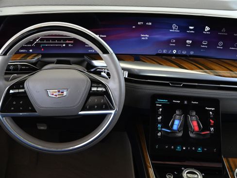 Used 2025 Cadillac Escalade Sport Platinum AWD/4WD image 18