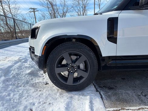 New 2026 Land Rover Defender 110 X-Dynamic SE image 9