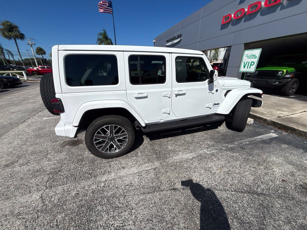Used 2024 Jeep Wrangler High Altitude AWD/4WD image 9