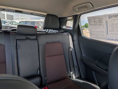 Used 2025 Nissan Kicks SR FWD image 14