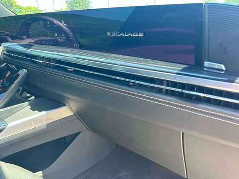 Used 2025 Cadillac Escalade ESV Sport w/ Touring Package AWD/4WD image 29