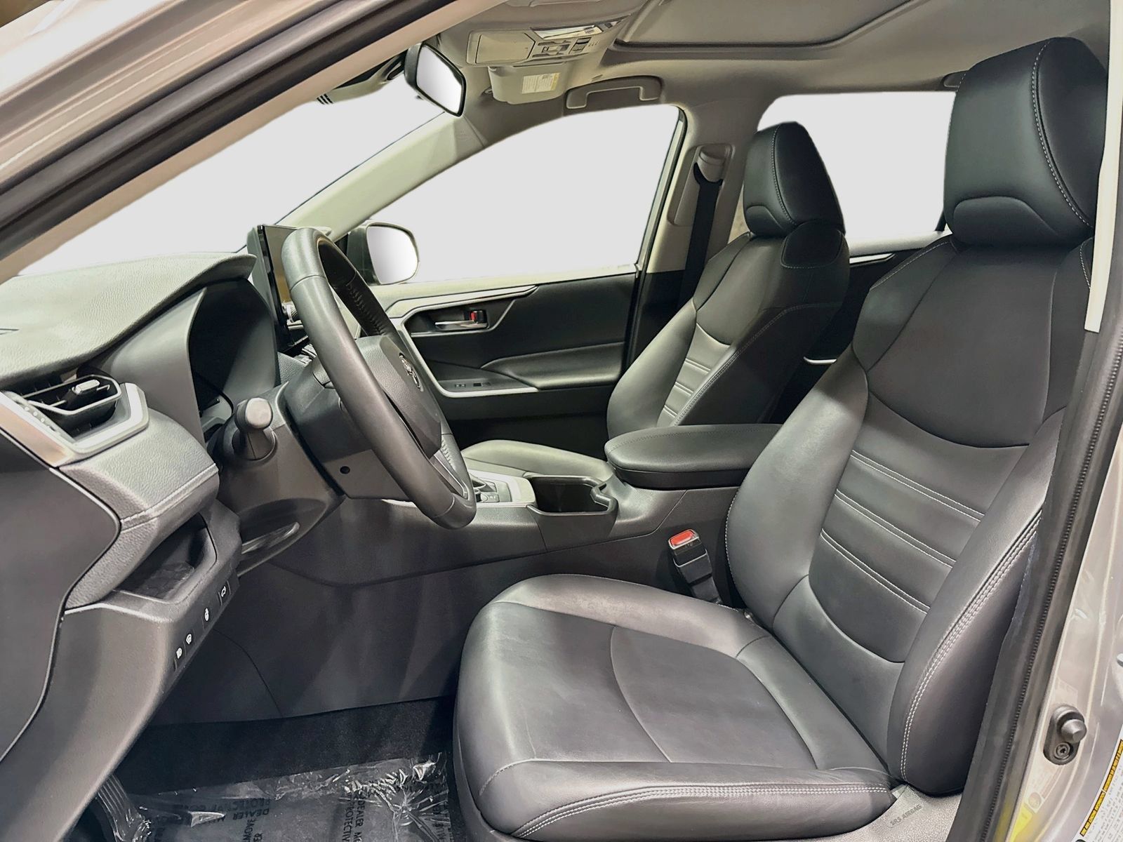 Used 2023 Toyota RAV4 XLE Premium AWD/4WD image 24