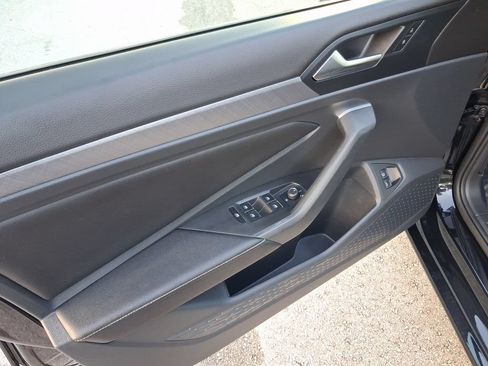 Used 2023 Volkswagen Jetta SE FWD image 16