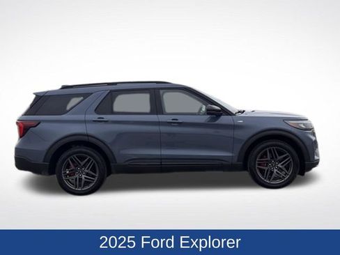 Used 2025 Ford Explorer ST-Line w/ ST-Line Street Pack AWD/4WD image 2