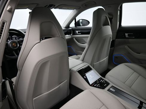 Certified 2023 Porsche Panamera Platinum Edition RWD image 9