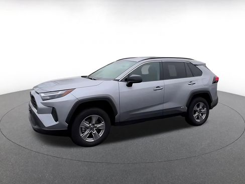 Used 2025 Toyota RAV4 LE image 8