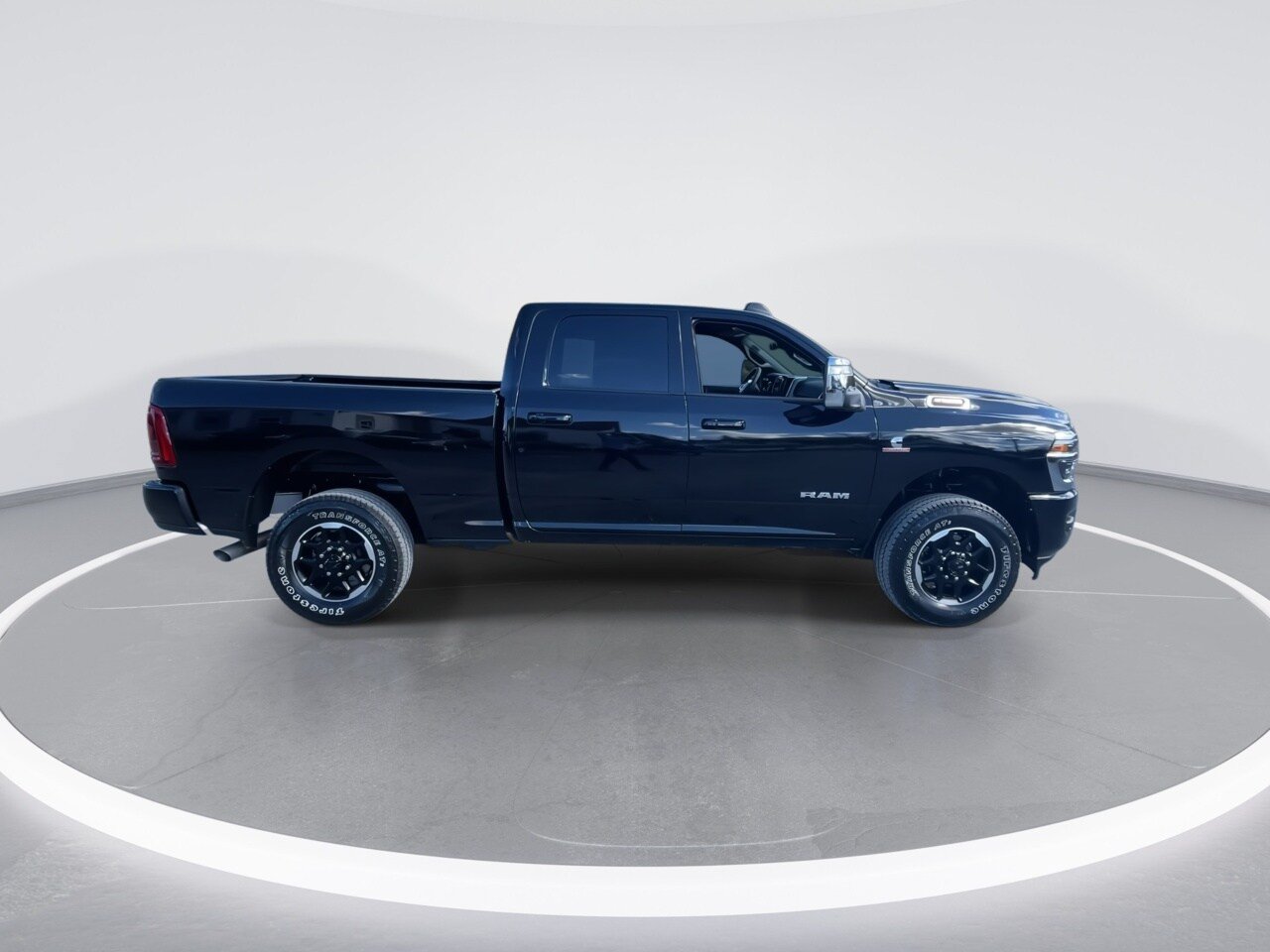 Used 2026 RAM 2500 Laramie AWD/4WD image 9