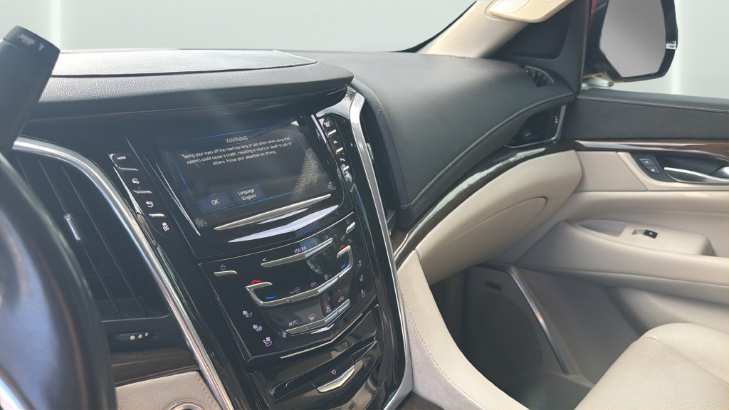 Used 2020 Cadillac Escalade Luxury RWD image 16