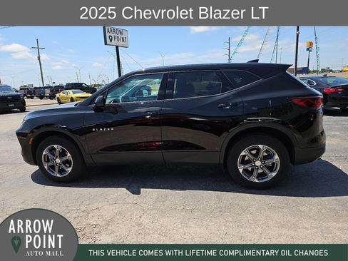 Used 2025 Chevrolet Blazer LT FWD image 7