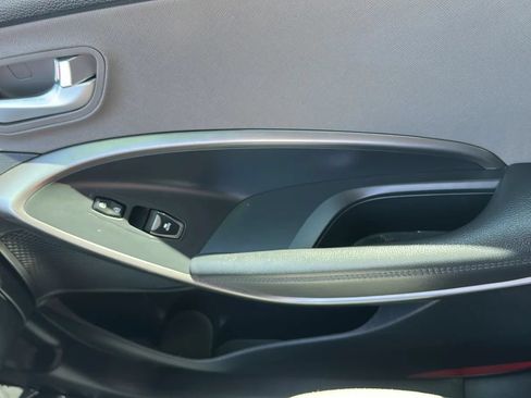 Used 2018 Hyundai Santa Fe SE FWD image 21